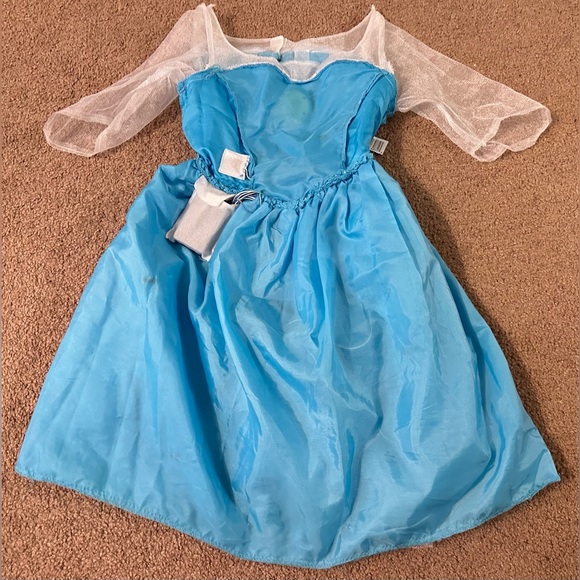 Disney Princess Frozen Elsa Musical Light-Up Dress Plays Let It Go Song Dress-Up - Picture 10 of 15